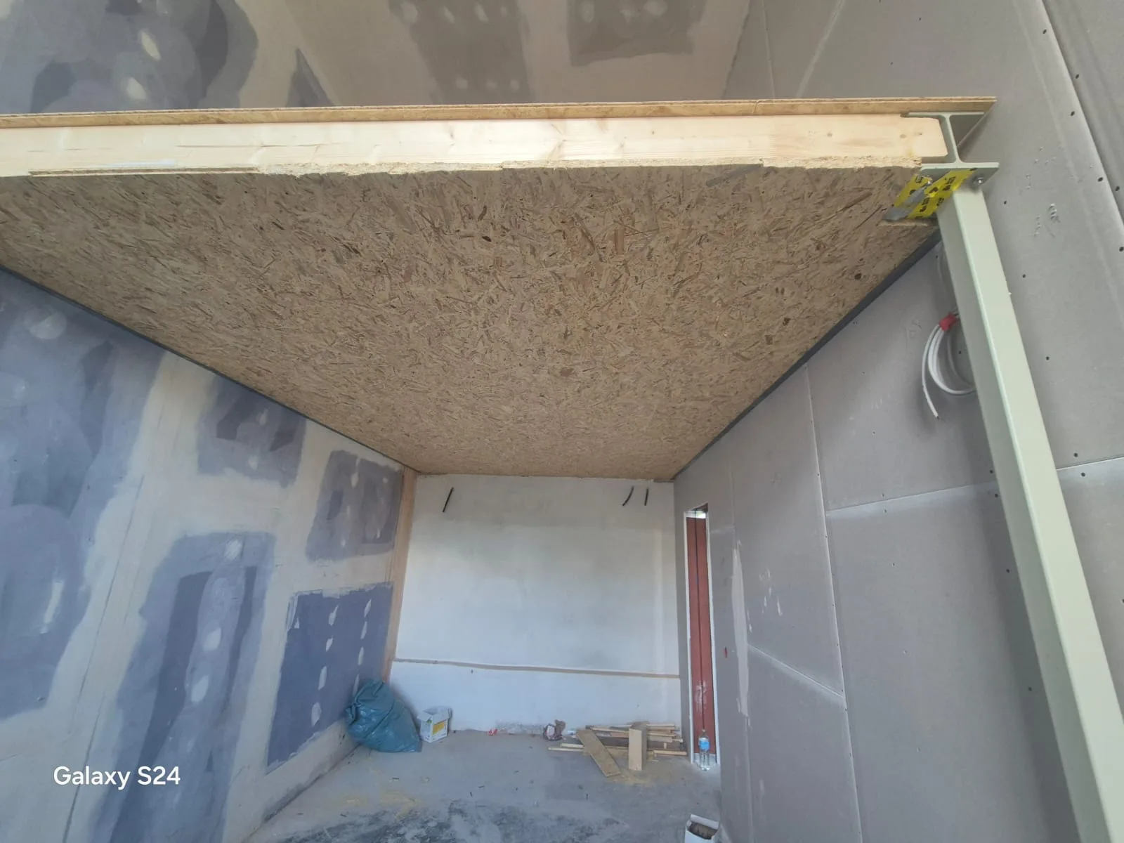 Unterkonstruktion für eine abgehängte Decke im Dachgeschoss – Mesret Bau